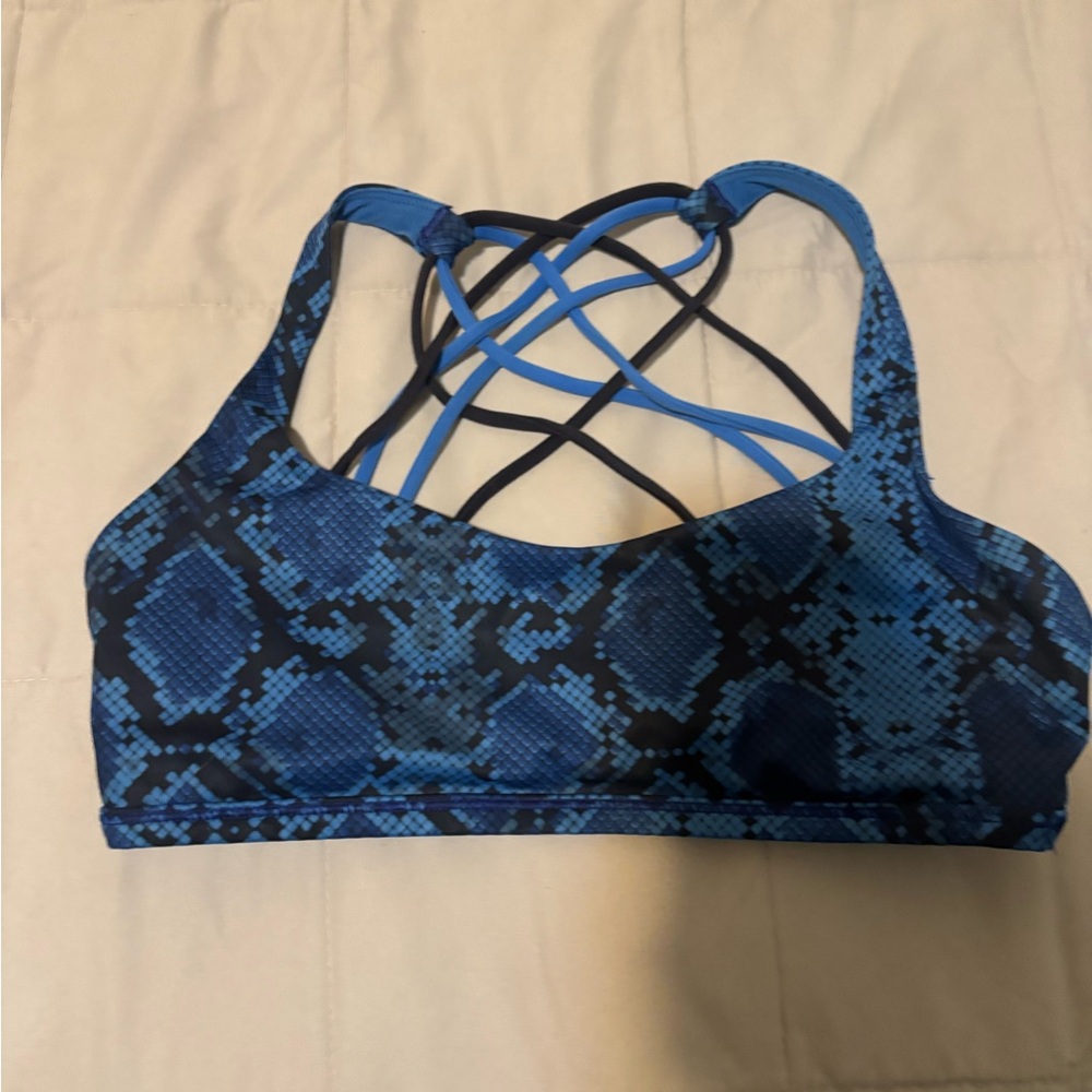 Lululemon free to be sports bra